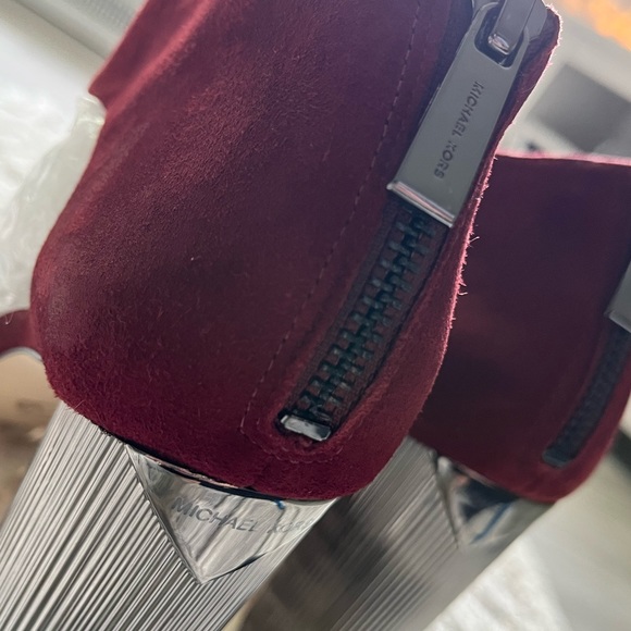 Michael Kors Suede Open-Toe Metallic Heel - Picture 3 of 8